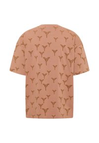 Ροζ βαμβακερό μπλουζάκι με άνετη εφαρμογή, που φέρει επαναλαμβανόμενο αφηρημένο μοτίβο σε πιο σκούρα καφέ απόχρωση. Λαιμόκοψη τύπου crew και κοντά μανίκια.