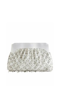 Perlenbesetzte weiße Clutch-Tasche mit einem Satinstreifen oben, die ein strukturiertes, komplexes Perlendesign und eine geraffte untere Kante aufweist.