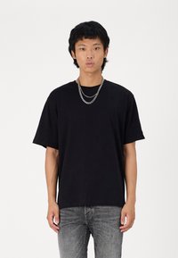 Jack & Jones JORUNCHARTERED OVERSIZED TEE UNISEX - T-shirts med print - black