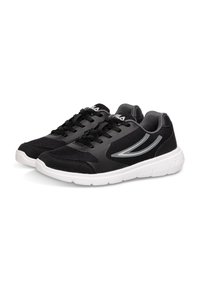 Scarpe da ginnastica nere con sovrapposizioni in rete e materiale sintetico. Presenta una suola in gomma bianca, chiusura con lacci e accenti grigi sui lati.