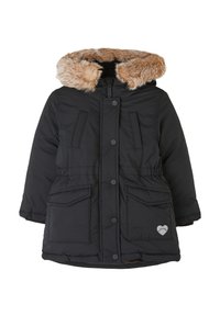 Parka isolante noire avec capuche en fausse fourrure, dotée d'une taille cintrée, de deux poches avant et d'un logo en forme de cœur.
