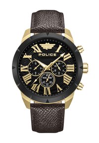 Svart och guld analog klocka med en texturerad svart urtavla, romerska siffror, funktion för dubbel tid och ett mörkbrunt läderarmband.