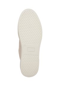 Semelle extérieure d'une chaussure beige avec un motif hexagonal et la taille 43 marquée près de la zone rectangulaire avec la marque "REPLAY".