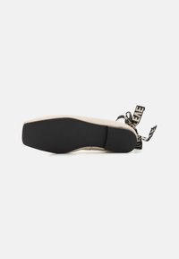 Steve Madden FOSSE - Ballerina med reim - offwhite