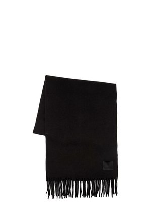 Écharpe noire en tissu doux avec des bords frangés. Présente une texture lisse et une petite étiquette noire d'un côté.