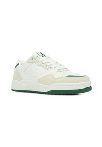 Sneaker bianca con accenti verdi. Caratterizzata da materiali in pelle e camoscio, puntale perforato e suola in gomma testurizzata.