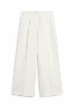 Witte wijde broek met voorplooien, zijzakken en een hoge taille, weergegeven op een witte achtergrond.