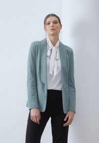 Anna Field Bleiser - light green