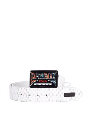 White belt featuring a diamond-patterned texture and a glossy black buckle with colorful brand logo. Silver hardware with perforations.