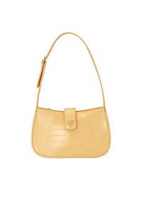 Petit sac à main jaune clair avec texture croco, bandoulière simple et rabat avant avec un emblème circulaire doré.