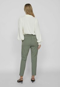 VILA VARONE HW SLIM - NOOS - Chino - laurel wreath