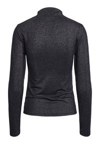 Svart långärmad topp med en figurnära design, tillverkad av textil med en blank yta. Har hög krage och diskreta rynkor vid midjan.