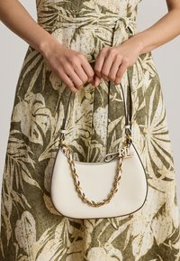 Неизбран, soft white