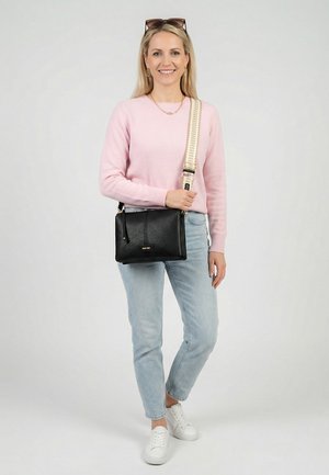 SURI FREY, SURI FREY UMHÄNGETASCHE SFY GRAY - Ülerinna-kott - black