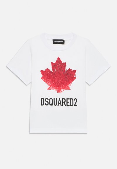 T-shirt blanc à manches courtes avec un motif texturé de feuille d'érable rouge et "DSQUARED2" imprimé en noir sous la feuille à l'avant.