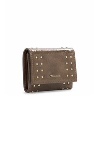 Bruine, gestructureerde portemonnee met gouden studs, rechthoekige vorm en glanzende afwerking. Merkennaam "Tamaris" weergegeven aan de voorkant.