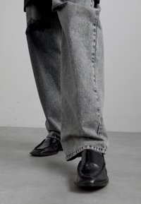 Souliers Martinez RIO - Belebújós cipők - black