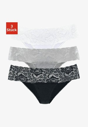 Drei Paare Damen-Lace-String-Unterwäsche: weiß, hellgrau und schwarz, mit dekorativen Spitzenbändern und weichem Stoff.
