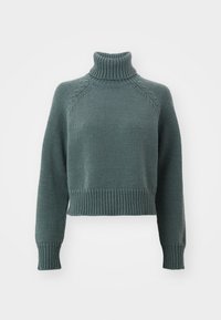 Pull en laine tricotée bleu sarcelle foncé à col roulé avec manches longues et poignets, ourlet et col côtelés, présenté sur un fond blanc uni.