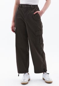 Niet geselecteerd, antik black olive