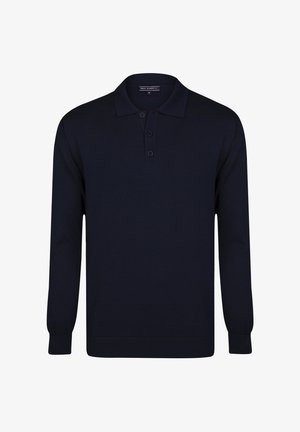 Polo de manga larga azul marino hecho de tela de punto, con una tapeta de tres botones y puños acanalados en la manga y el dobladillo.