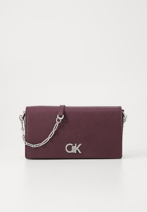 CONVERTIBLE MINI BAG - Cross body bag - vineyard wine