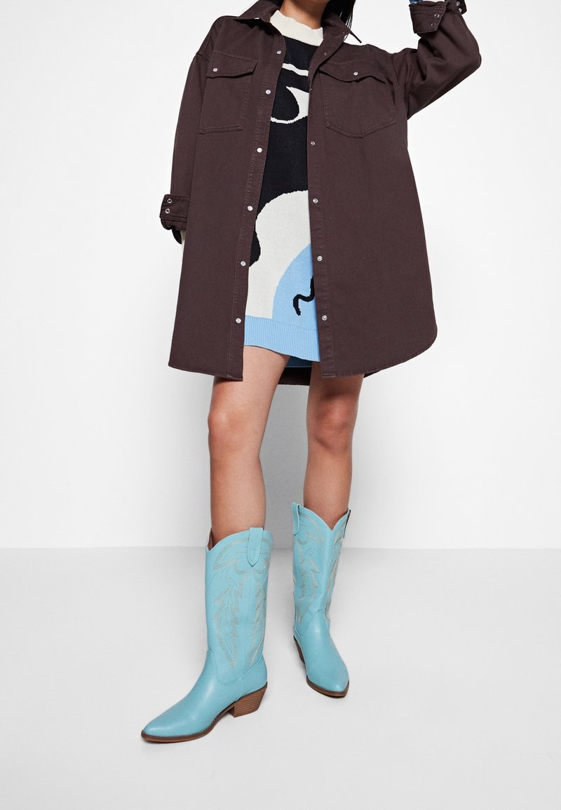 how to dress with brown shoes FERRINI WOMEN'S MAE TURQUOISE SNIP TOE BOOT