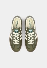 adidas Originals SAMBA OG UNISEX - Sportcipő - medium dark khaki/off white