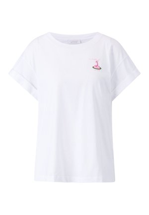T-shirt bianca in cotone con maniche corte, caratterizzata da un design ricamato rosa di un fenicottero su una base circolare. Linea semplice e relax.