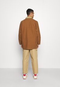 Levi's® BRISBANE CHORE COAT UNISEX - Short coat - toffee chorecoat/ochre -  