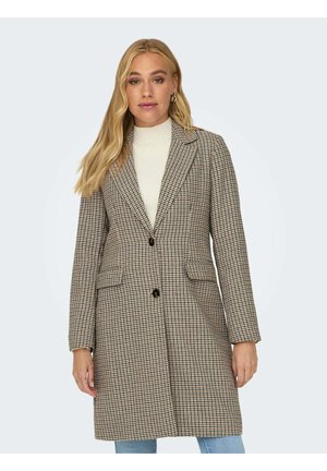 Cappotto lungo a scacchi in beige e marrone, con rever a punta, due tasche frontali e chiusura a un bottone. Dettaglio del motivo testurizzato.