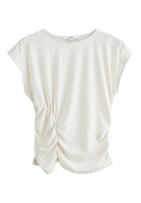 Witte top met korte mouwen en een ronde halslijn, voorzien van geplooide zijkanten en een zachte, gladde stoffen textuur.