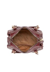 Burgundowa skórzana torebka z teksturowanym wykończeniem, złotymi akcentami, podwójnymi uchwytami oraz pojemnym wnętrzem wykończonym beżową tkaniną.