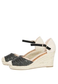 Espadrillas wedge nere con motivo, dotate di una suola in juta intrecciata, presentano una fascia nera alla caviglia e un accento in tessuto chiaro sul tallone.