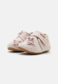 Living Kitzbühel BABYKLETTSCHUH SCHMETTERLING - Tofflor & inneskor - oat milk