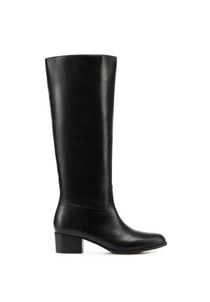 Bottes noires en cuir montant jusqu'aux genoux avec un bout arrondi et un talon bloc. Texture lisse, coutures minimales et design épuré et droit.