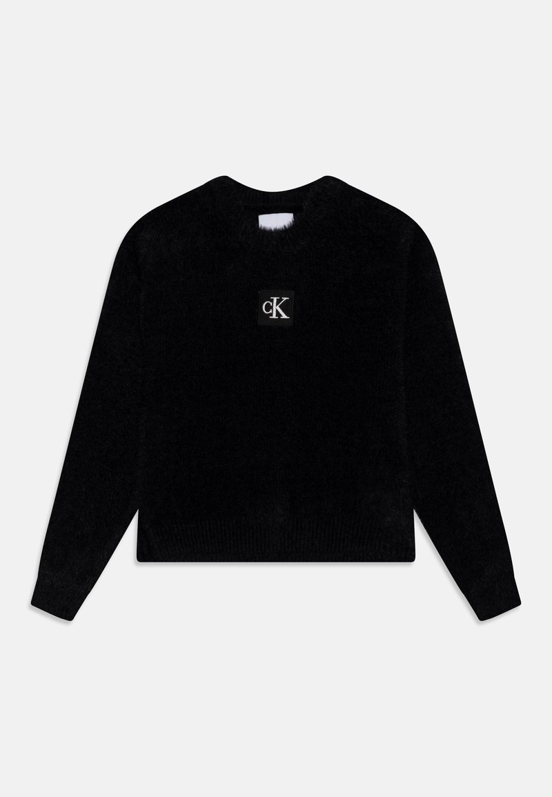 Pull noir à manches longues avec col rond et petite étiquette logo centrée affichant "cK" sur la poitrine.