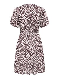 Robe à manches courtes avec motif abstrait de feuilles marron et blanc, taille cintrée avec ceinture à nouer et ourlet longueur genou.