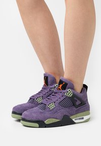 Jordan AIR JORDAN 4 RETRO - Sapatilhas de cano alto - lila