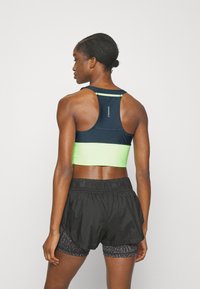 Puma RUN ULTRAFORM CROP TANK - Top - dark night/fast yellow