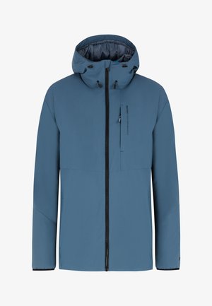 Chaqueta azul impermeable con capucha, cierre frontal con cremallera y bolsillo en el pecho. Textura suave con cordones ajustables y detalles en cremallera negra.