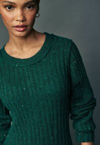 Next FIT AND FLARE MINI WITH - REGULAR FIT - Stickad klänning - blue teal sequin sparkle