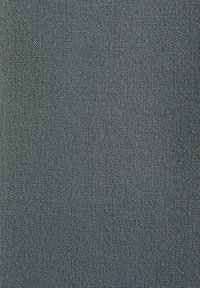 Texto textil tejido en gris con una textura fina, que presenta un patrón sutil. La superficie parece duradera y suave, adecuada para diversas aplicaciones.