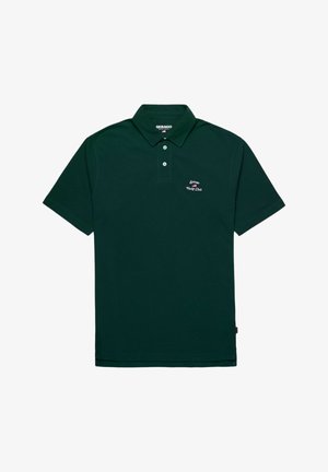 Polo shirt verde scuro in cotone; presenta un colletto, maniche corte e un piccolo logo ricamato sul petto. Design classico con una texture liscia.