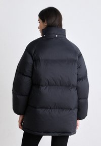 GANT MID LENGTH JACKET - Manteau en duvet - black