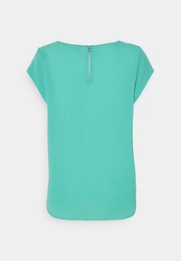 Korte mouwen top in teal stof, met een ronde halslijn en een rits aan de achterkant. Gladde textuur met een licht gebogen zoom.