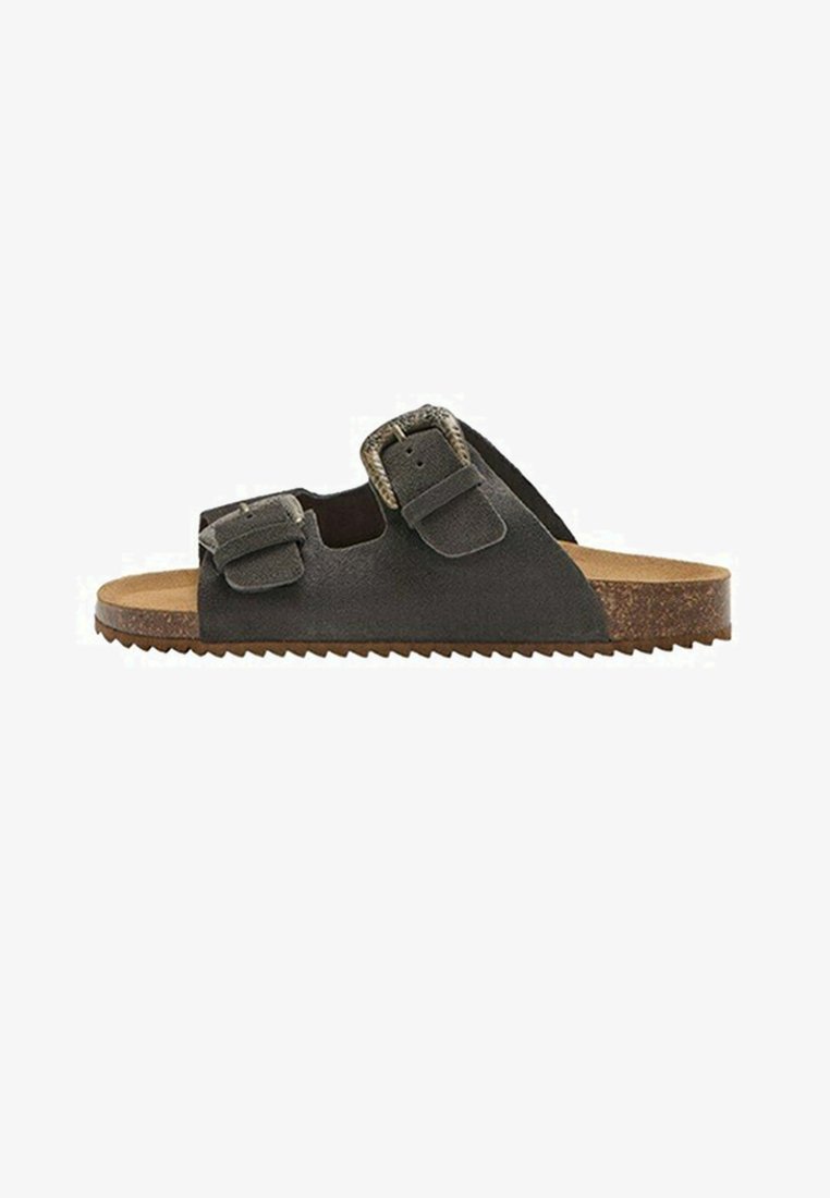 Sandale en daim noir avec deux brides à boucle réglables, semelle intérieure en liège et semelle extérieure en caoutchouc texturé, vue de profil sur fond blanc.