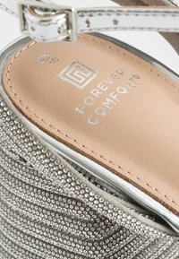Next FOREVER COMFORT JEWEL BLING  REGULAR FIT - Sandalen met hoge hak - silver