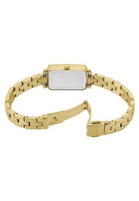 Montre en acier inoxydable doré avec un boîtier rectangulaire, un bracelet à maillons et une fermeture à clapet. Présente une surface lisse et un design minimaliste.