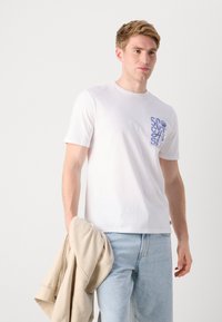Scotch & Soda REGULAR FIT LEFT CHEST LOGO - Print T-shirt - bright white